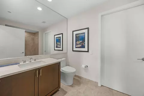 Bath - 60 E Monroe St #4703, Chicago, IL 60603 photo 4 of 5