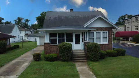 317 S 4th St, Watseka, IL 60970
