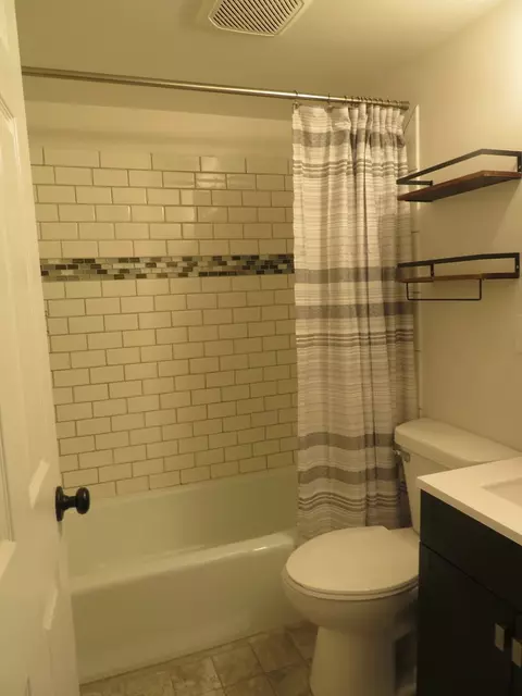 Bath - 1310 Mabel Ct, Morris, IL 60450 photo 2 of 2