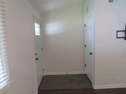 Entry Way - 1310 Mabel Ct, Morris, IL 60450 photo 1 of 1