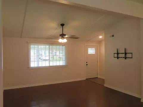 Living - 1310 Mabel Ct, Morris, IL 60450 photo 3 of 3