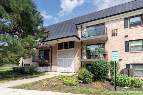 3325 Kirchoff Rd #3C, Rolling Meadows, IL 60008