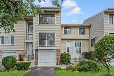 1974 Loomes Ave, Downers Grove, IL 60516