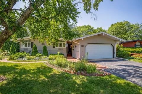 808 Lill St, Barrington, IL 60010