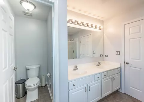 Bath - 3086 Wickenden Ave, Elgin, IL 60124 photo 3 of 3