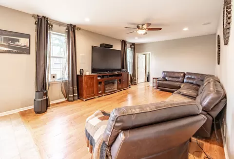 Other - 3086 Wickenden Ave, Elgin, IL 60124 photo 3 of 7
