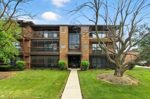 15103 Quail Hollow Dr #606, Orland Park, IL 60462