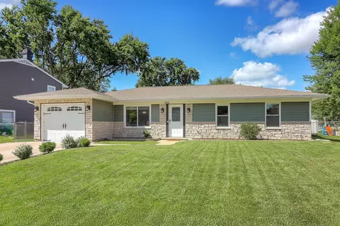 1132 Highbury Dr, Elgin, IL 60120