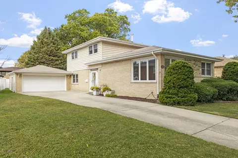 10100 Alice Ct, Oak Lawn, IL 60453