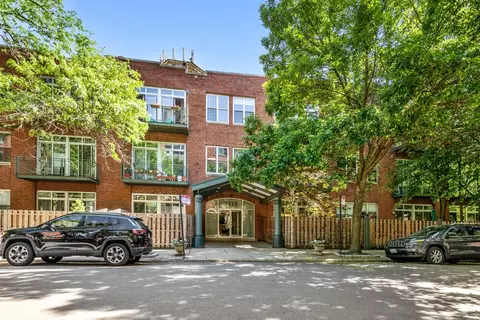 2333 W Saint Paul Ave #228, Chicago, IL 60647