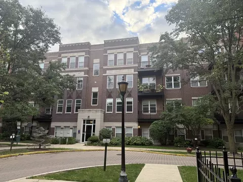 1245 N Orleans St #903, Chicago, IL 60610