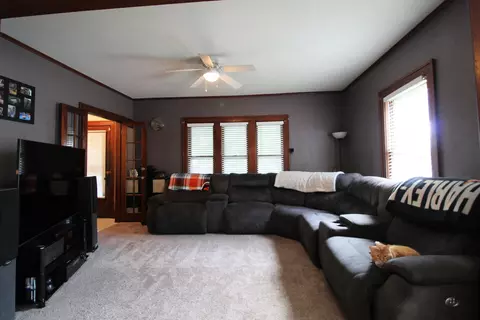 Living - 435 S Myrtle Ave, Kankakee, IL 60901 photo 1 of 3