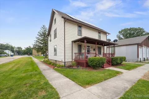 194 N May St, Hinckley, IL 60520
