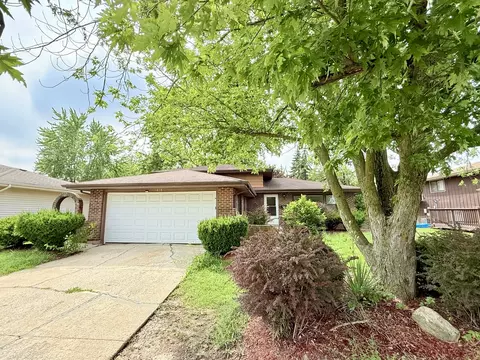 19808 Lakewood Ave, Lynwood, IL 60411