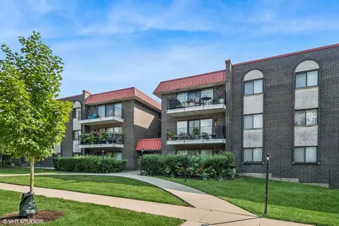 1255 W Prospect Ave #208, Mount Prospect, IL 60056