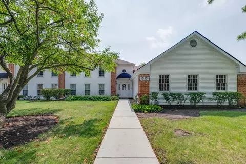 5 S565 Paxton Dr #H, Naperville, IL 60563