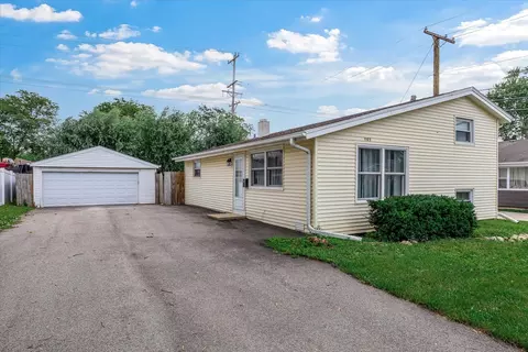 1105 Denver Dr, Carpentersville, IL 60110