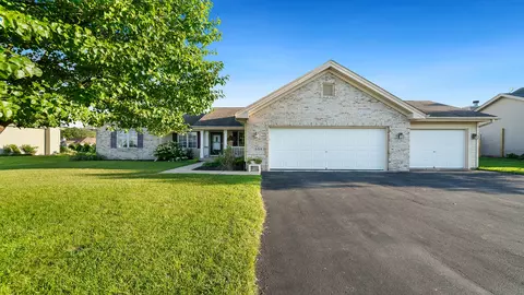 534 Westfield Dr, Stillman Valley, IL 61084