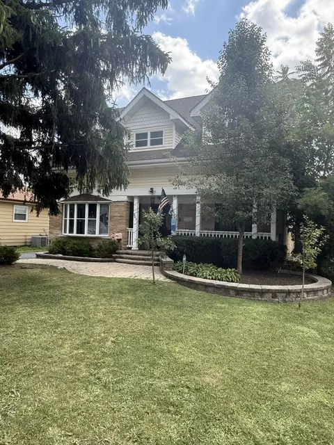 841 Wilcox Ave, Mundelein, IL 60060