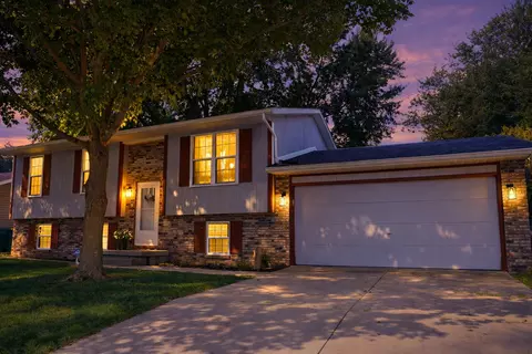 1403 Dakota Dr, Ottawa, IL 61350