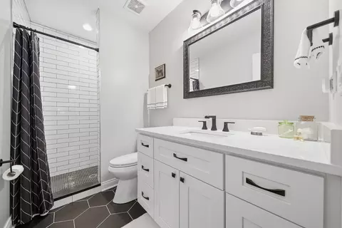 Bath - Undisclosed, Brookfield, IL 60513 photo 1 of 4