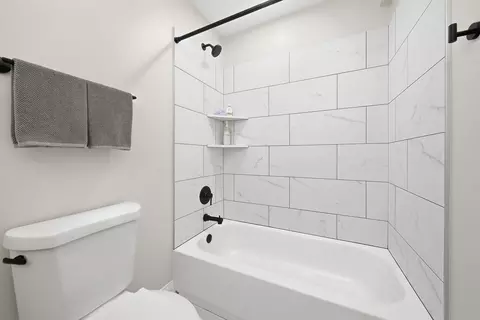 Bath - Undisclosed, Brookfield, IL 60513 photo 3 of 4