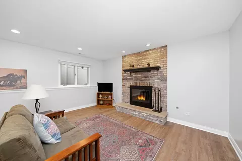 Living - Undisclosed, Brookfield, IL 60513 photo 3 of 4