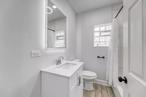 Bath - Undisclosed, Chicago, IL 60628 photo 1 of 5