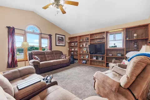 15212 Willowbrook Rd, South Beloit, IL 61080 photo 4