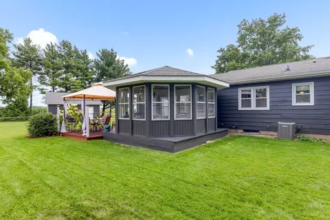15212 Willowbrook Rd, South Beloit, IL 61080 photo 2