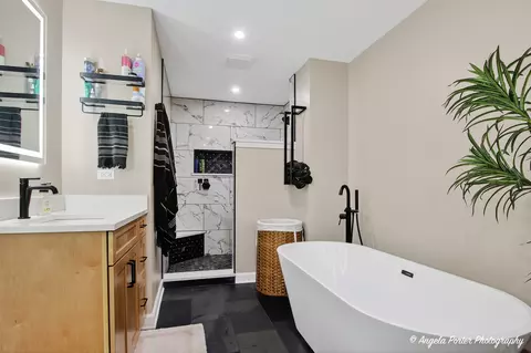 Bath - 126 Oakton St, Mchenry, IL 60050 photo 3 of 5