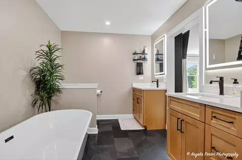 Bath - 126 Oakton St, Mchenry, IL 60050 photo 4 of 5
