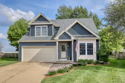 662 Nichole Ln, Geneva, IL 60134