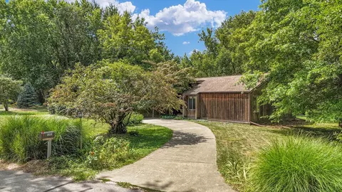 1203 Marianne Ct, Mahomet, IL 61853