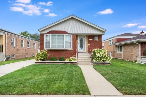 8742 S Fairfield Ave, Evergreen Park, IL 60805