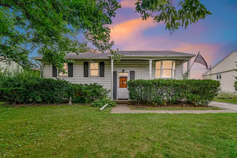 Exterior - 336 Cherry Ln, Glenview, IL 60025 photo 6 of 6