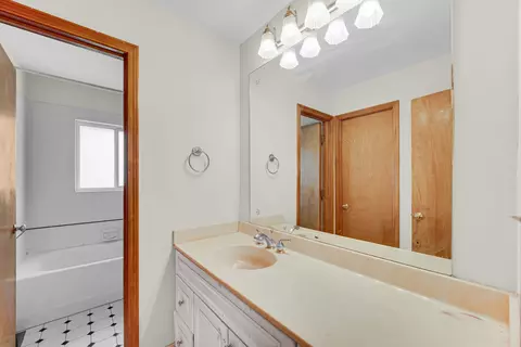 Bath - 336 Cherry Ln, Glenview, IL 60025 photo 1 of 3