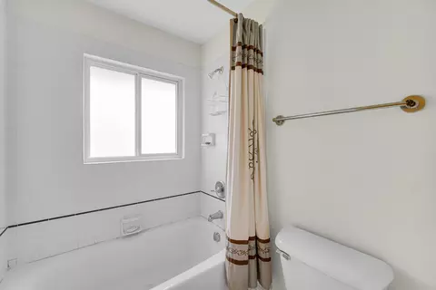Bath - 336 Cherry Ln, Glenview, IL 60025 photo 2 of 3