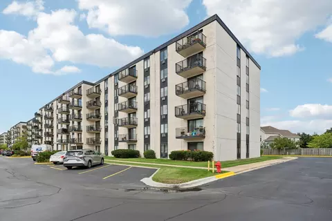 9074 W Terrace Dr #4A, Niles, IL 60714