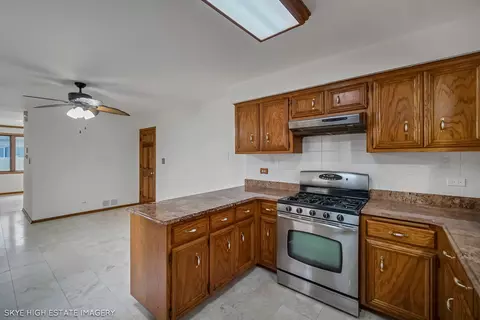 9149 Beloit Ave, Bridgeview, IL 60455 photo 18