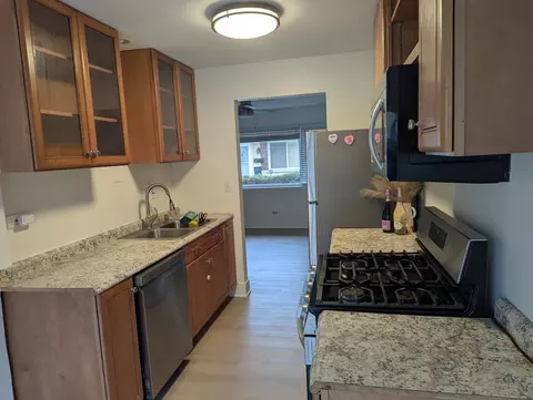 Kitchen - 803 Valley Stream Dr, Wheeling, IL 60090 photo 3 of 3