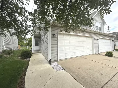 1222 Riviera Dr, Bloomington, IL 61701