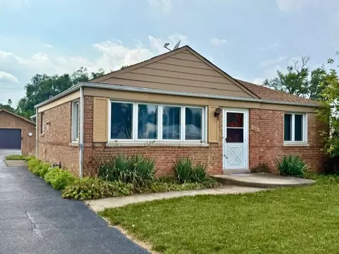 2462 S Scott St, Des Plaines, IL 60018