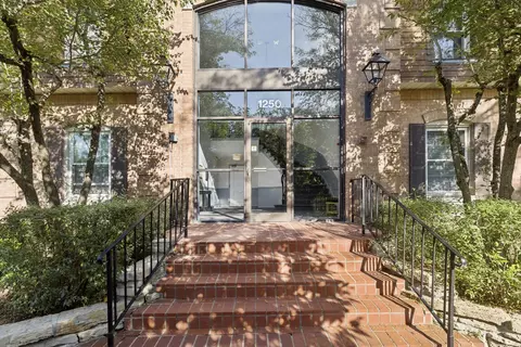 1250 Park Ave #435, Highland Park, IL 60035