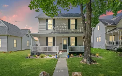 108 E Daggy St, Tuscola, IL 61953