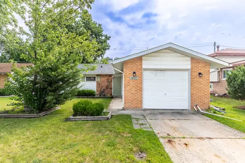 16527 Craig Dr, Oak Forest, IL 60452