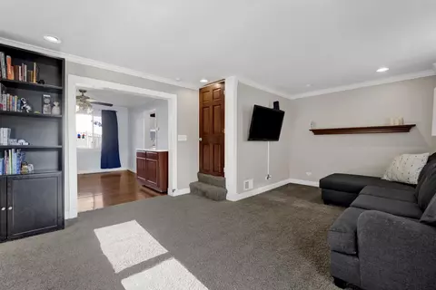 432 E 8th St, Lockport, IL 60441 photo 9