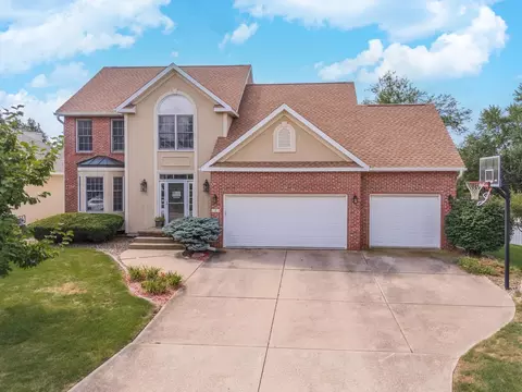 1 Scofield Ct, Bloomington, IL 61704