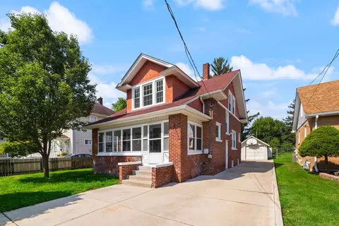743 Jackson St, Aurora, IL 60505