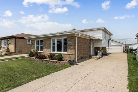 3837 Emerson Dr, Schiller Park, IL 60176